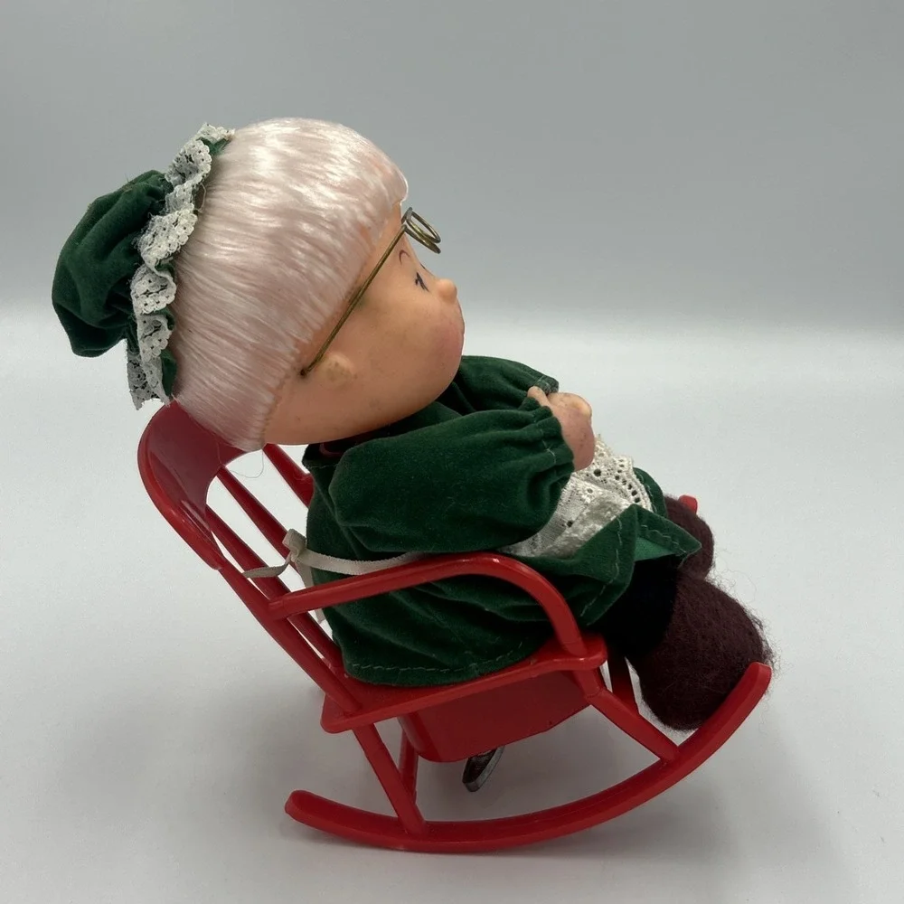 Vintage ROCKABABIES Christmas Mrs. Claus Rocking Music Box Made in Tawain Works